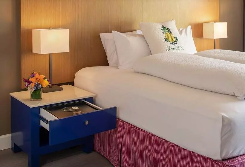 Staypineapple, Hotel Rose, Downtown Portland