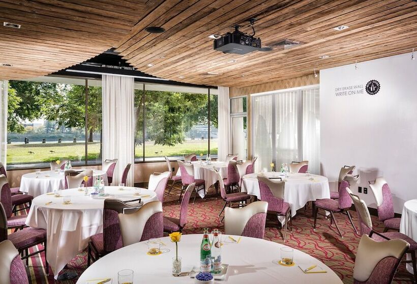 Staypineapple, Hotel Rose, Downtown Portland