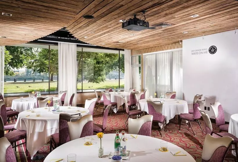 Staypineapple, Hotel Rose, Downtown Portland