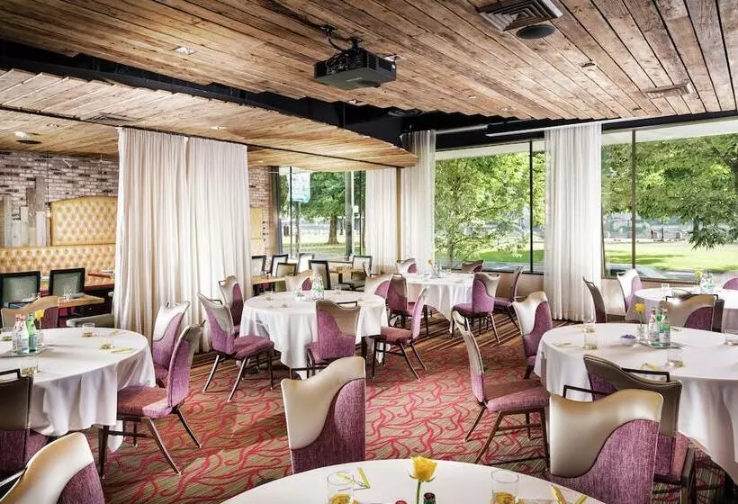 Staypineapple, Hotel Rose, Downtown Portland