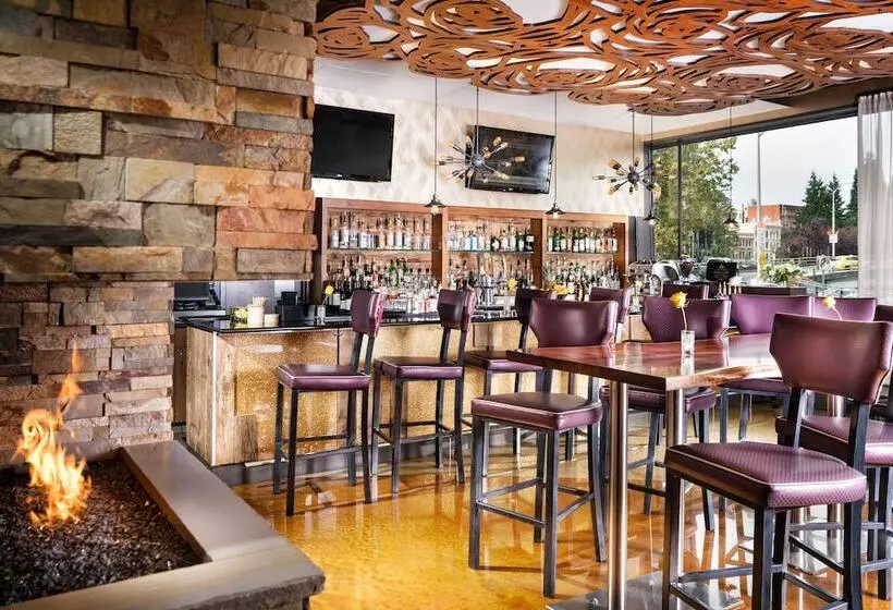 Staypineapple, Hotel Rose, Downtown Portland