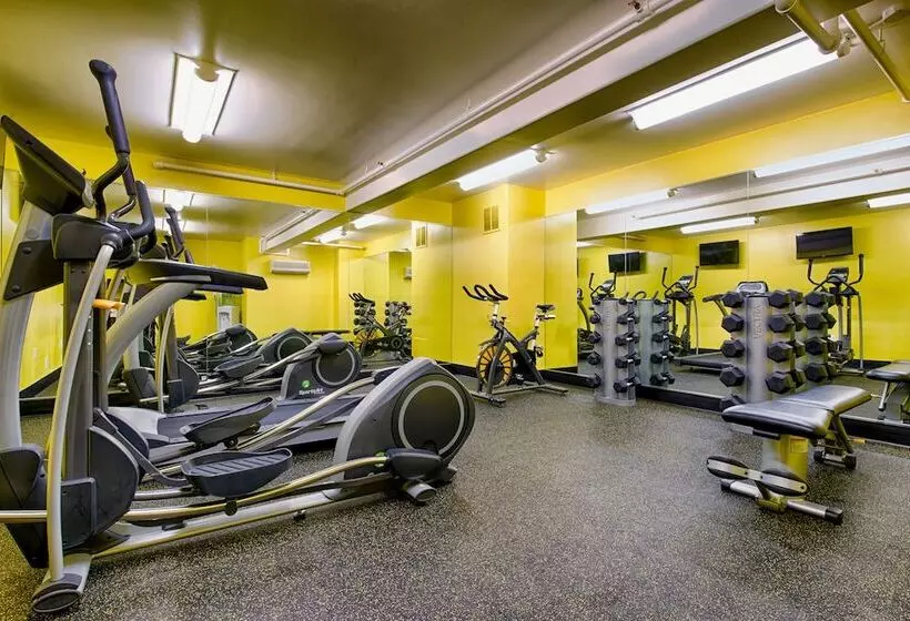 Staypineapple, Hotel Rose, Downtown Portland