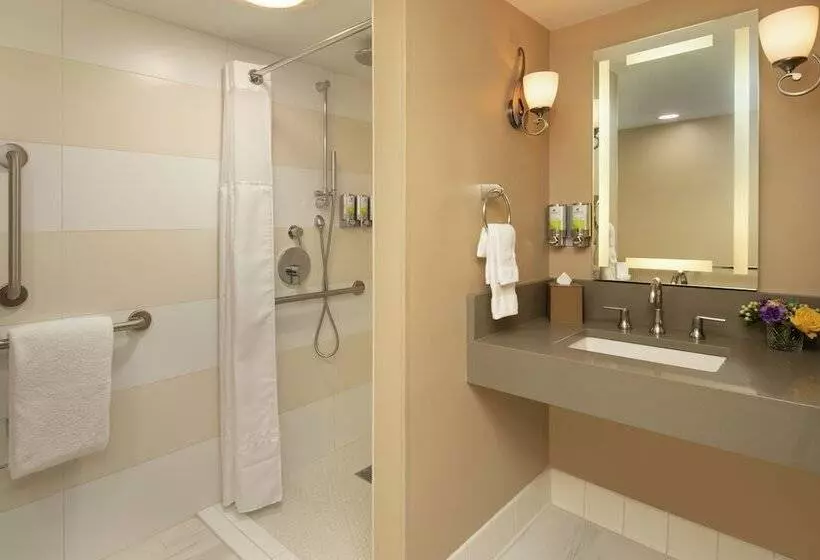 Staypineapple, Hotel Rose, Downtown Portland