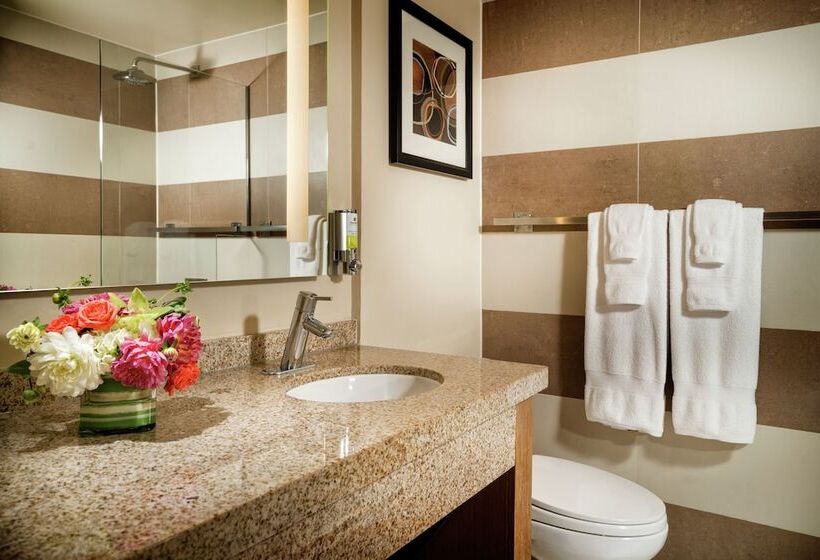 Staypineapple, Hotel Rose, Downtown Portland