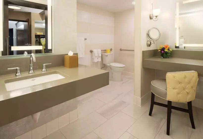 Staypineapple, Hotel Rose, Downtown Portland