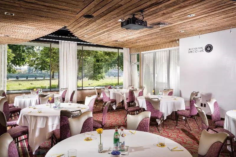 Staypineapple, Hotel Rose, Downtown Portland