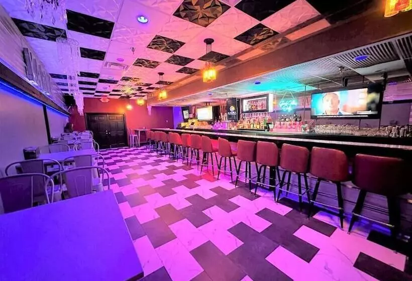 Hotelli Albany Airport Inn