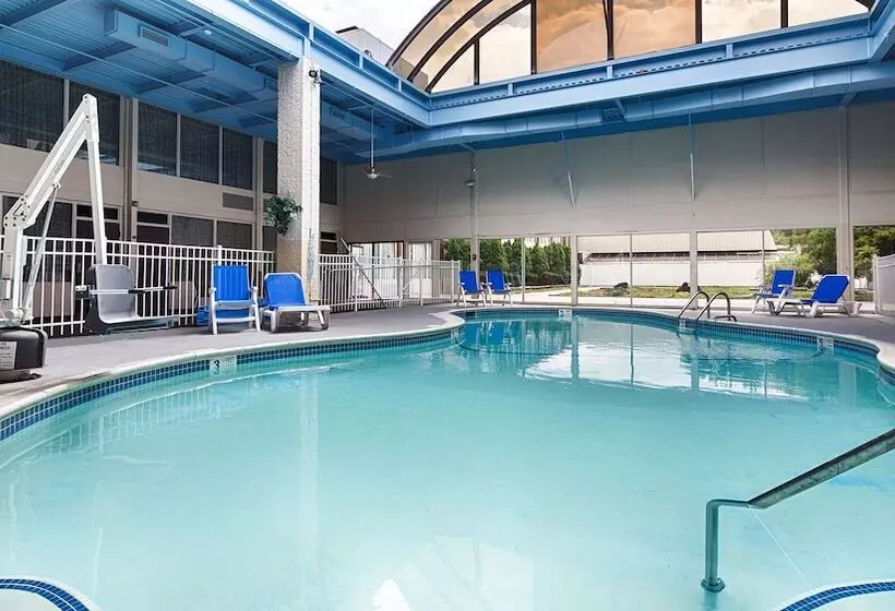 Hotelli Albany Airport Inn