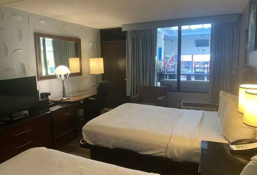 Hotelli Albany Airport Inn