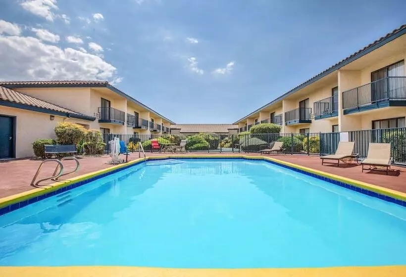 فندق Baymont By Wyndham Tehachapi