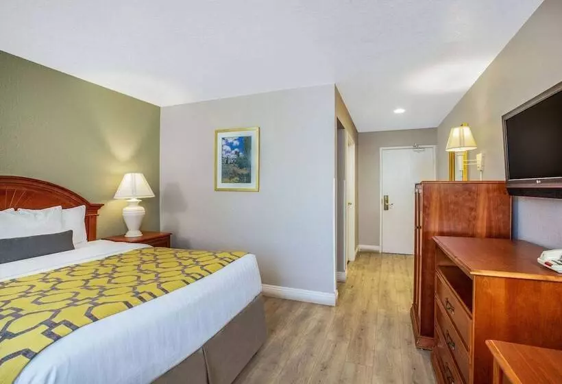 فندق Baymont By Wyndham Tehachapi