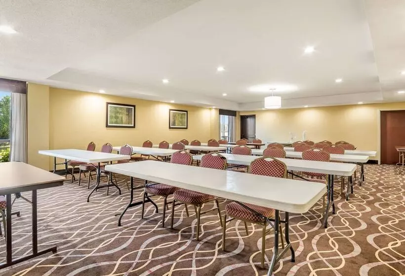 酒店 Americinn By Wyndham Grand Rapids Airport North