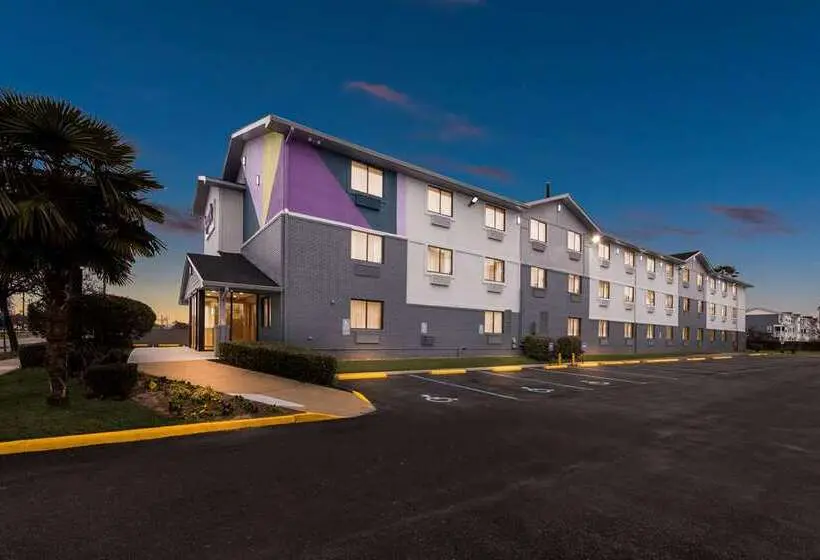 ホテル Economy 7 Inn   Norfolk