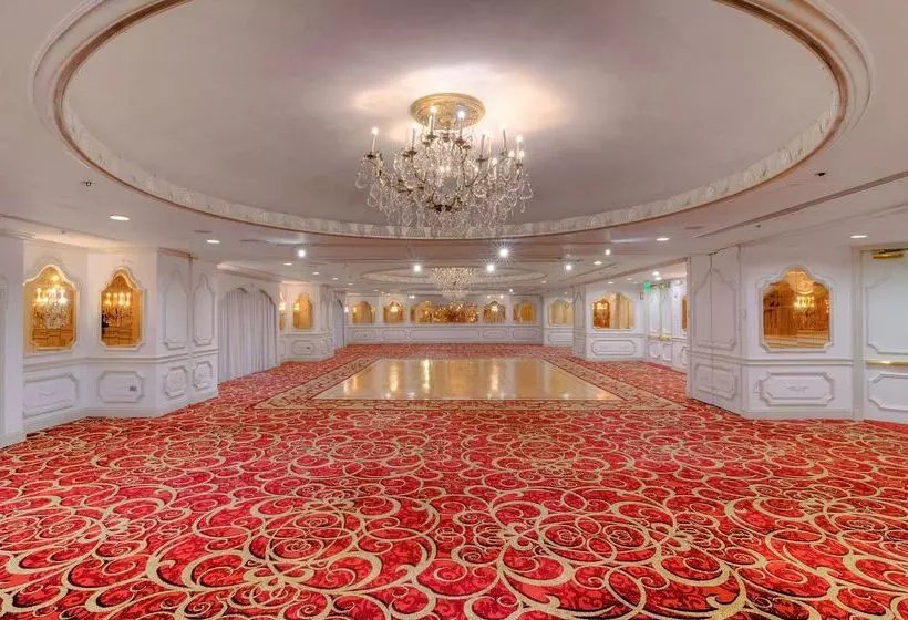 فندق Garden City