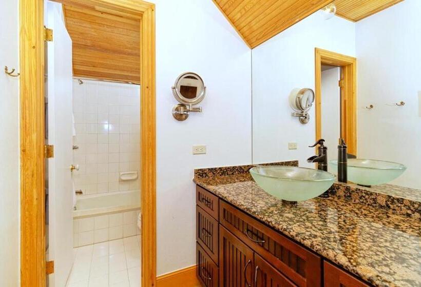 هتل Independence Square Lodge By Frias