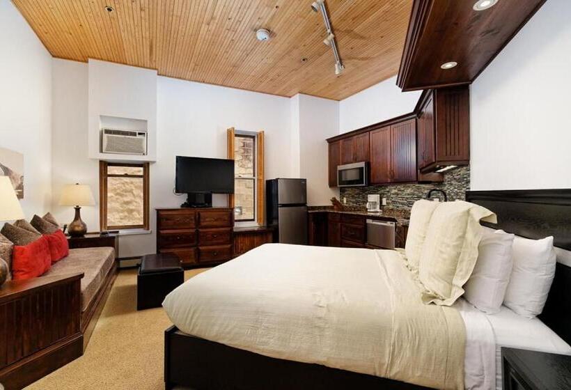 هتل Independence Square Lodge By Frias