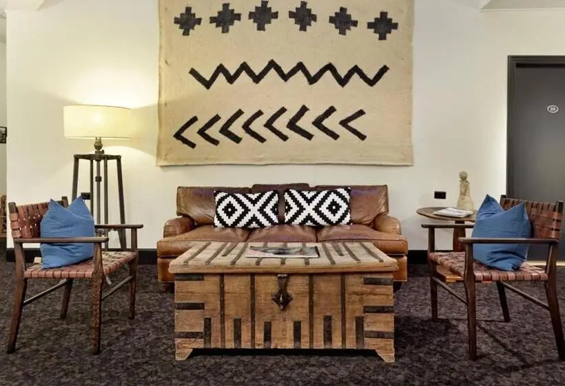 ホテル Independence Square Lodge By Frias