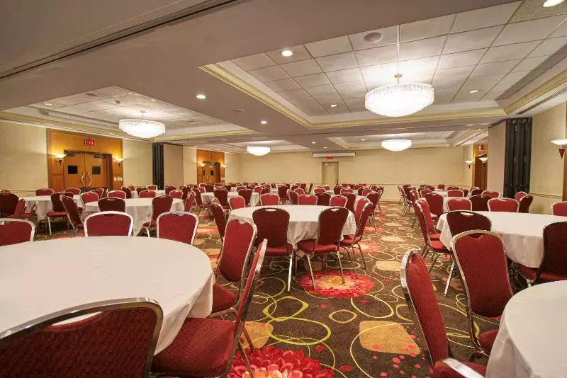 בית מלון כפרי Radisson Milwaukee West