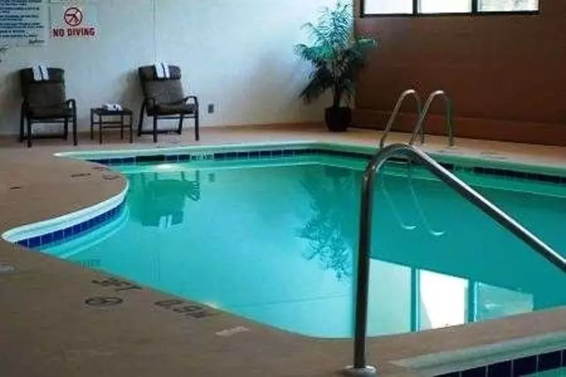 בית מלון כפרי Radisson Milwaukee West