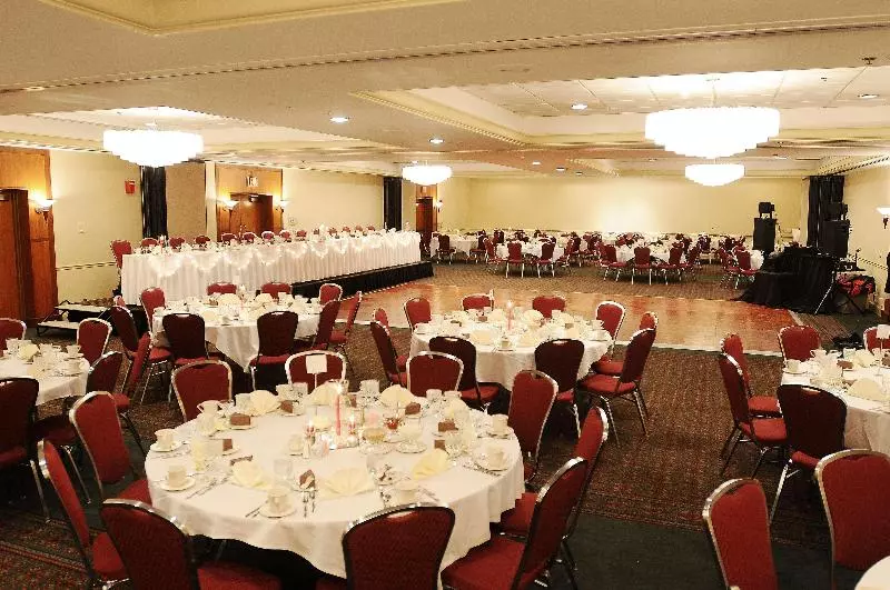 בית מלון כפרי Radisson Milwaukee West