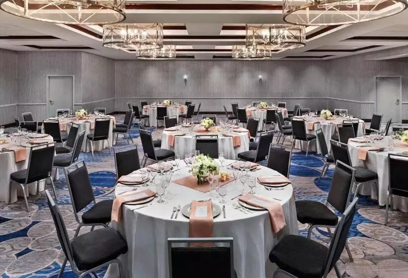 Отель Sheraton Madison