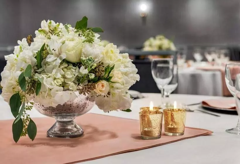 Отель Sheraton Madison