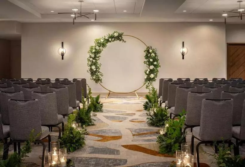 Отель Sheraton Madison