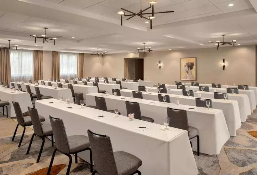 Отель Sheraton Madison