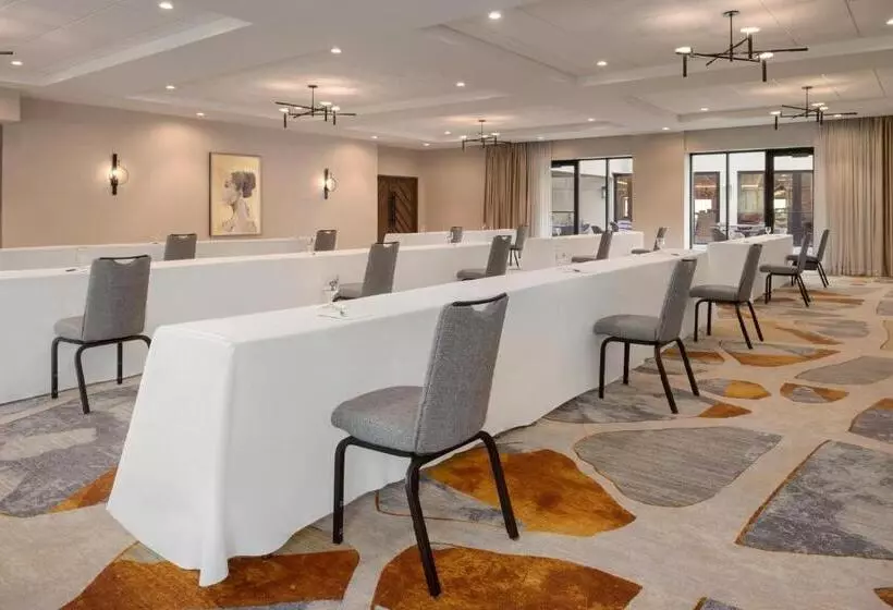 Отель Sheraton Madison