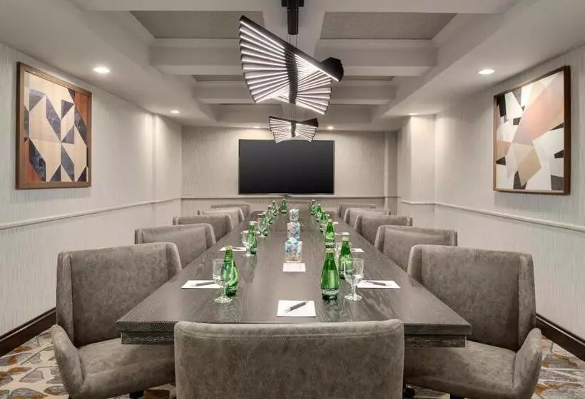 Отель Sheraton Madison