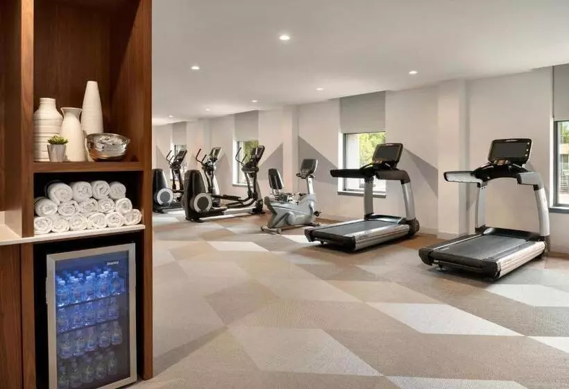 Отель Sheraton Madison