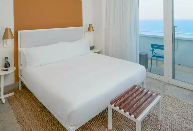 Отель Shore Club South Beach