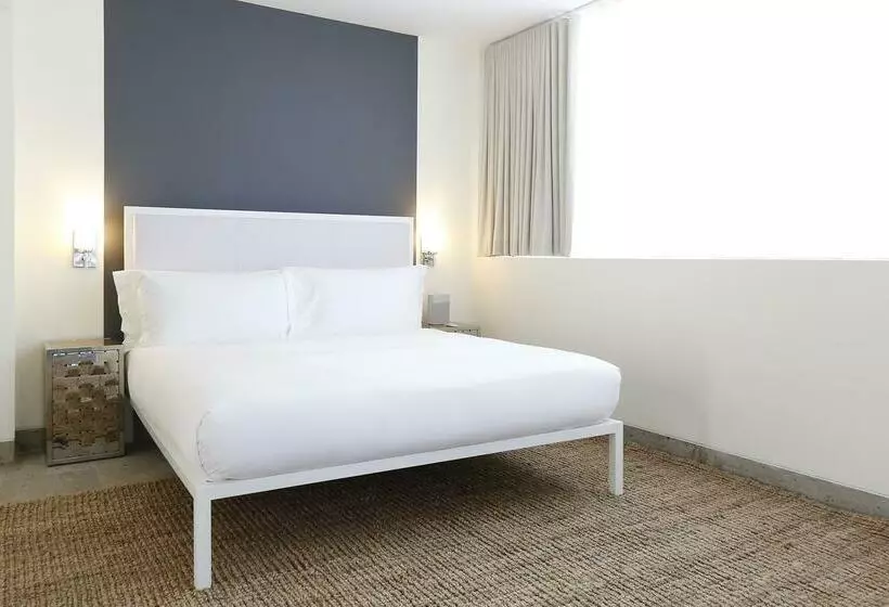 Отель Shore Club South Beach