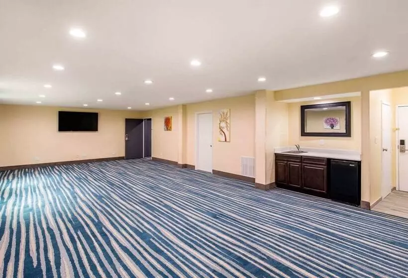 Hotel Quality Inn & Suites Plano East   Richardson