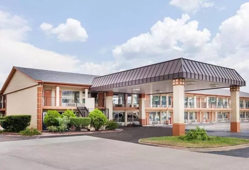 בית מלון כפרי Arya Inn & Extended Stay