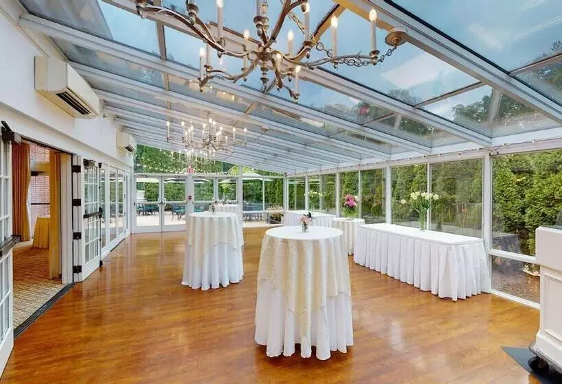 فندق The Simsbury Inn