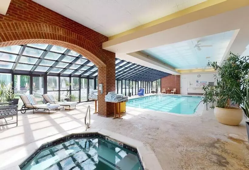 فندق The Simsbury Inn