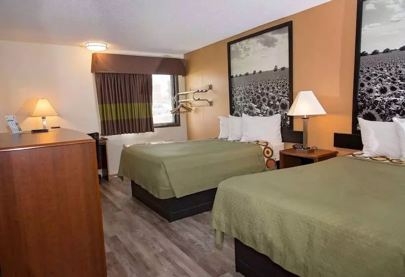 فندق على الطريق Super 8 By Wyndham Concordia