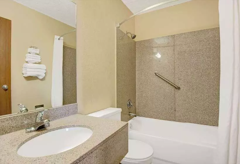 فندق على الطريق Super 8 By Wyndham Independence Kansas City