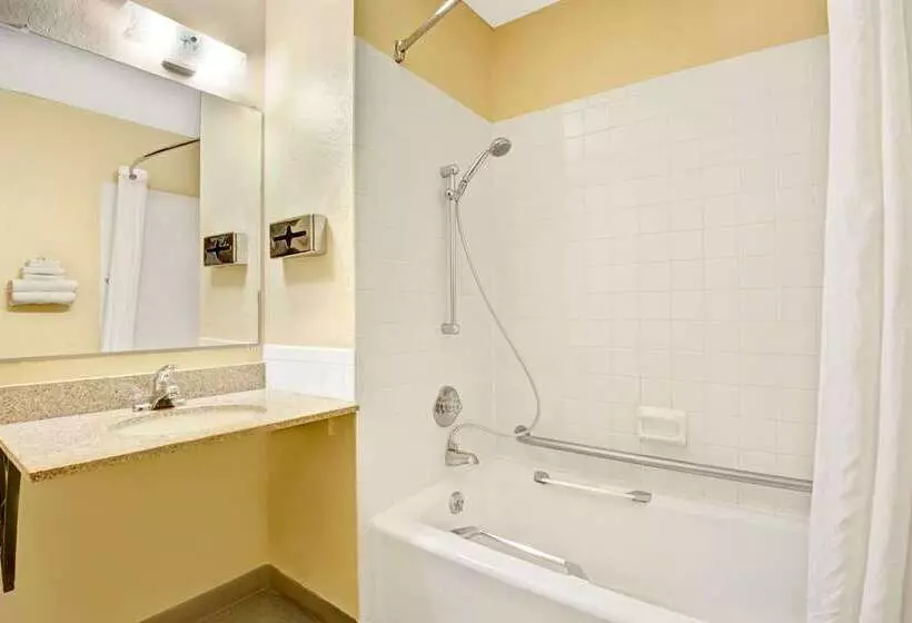 فندق على الطريق Super 8 By Wyndham Independence Kansas City