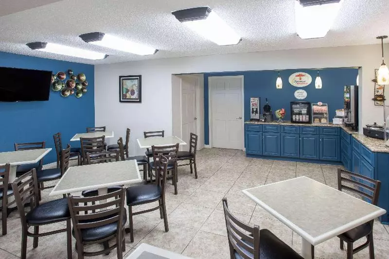 فندق على الطريق Super 8 By Wyndham Independence Kansas City