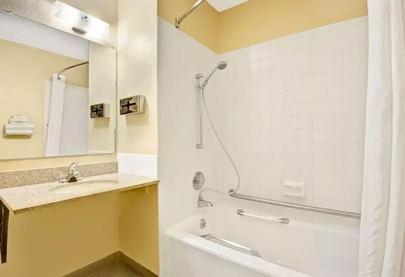 فندق على الطريق Super 8 By Wyndham Independence Kansas City