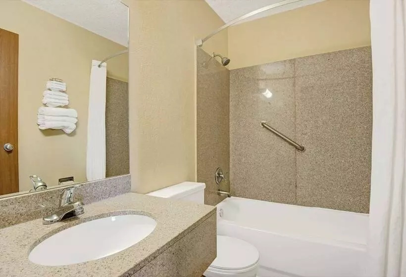 فندق على الطريق Super 8 By Wyndham Independence Kansas City