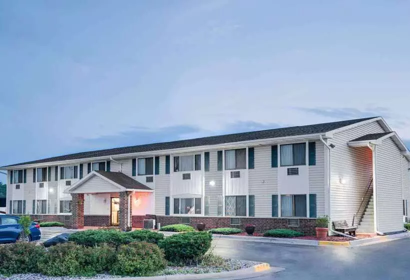 Мотель Super 8 By Wyndham Tomah Wisconsin