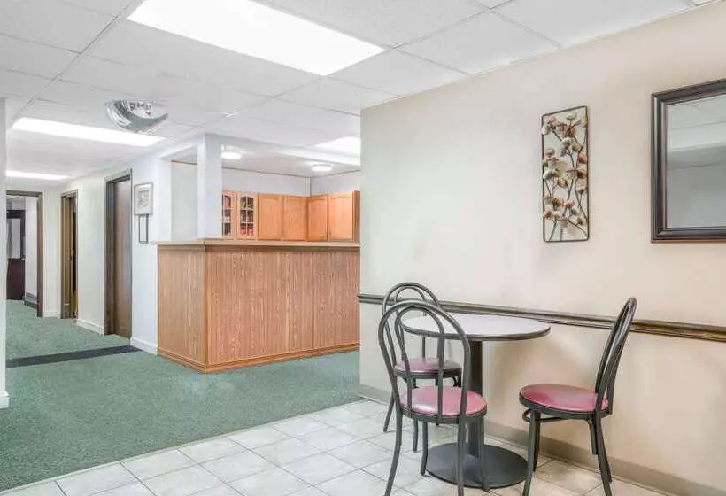 Мотель Super 8 By Wyndham Tomah Wisconsin