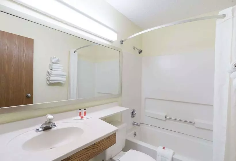 فندق على الطريق Super 8 By Wyndham Zanesville