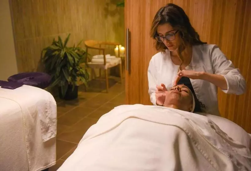 אתר נופש The Cliffs Hotel And Spa