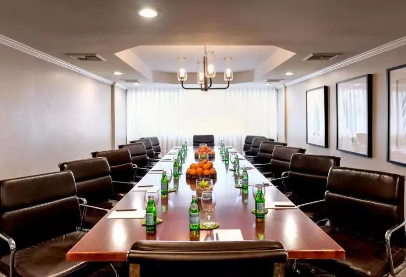 אתר נופש The Cliffs Hotel And Spa