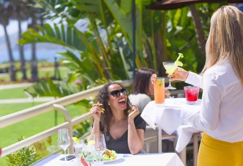 אתר נופש The Cliffs Hotel And Spa