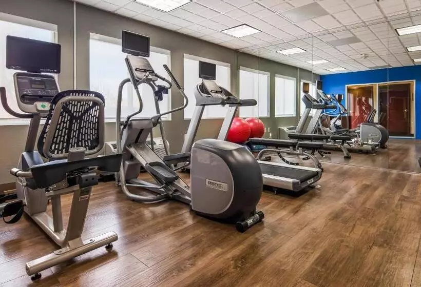 호텔 Holiday Inn Express & Suites Detroit   Farmington Hills, An Ihg